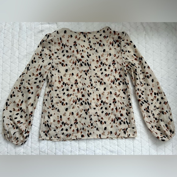 NWOT SHEIN | “Emery Rose” Neutral Print Notched Neckline Lantern Sleeve Blouse - Picture 4 of 7